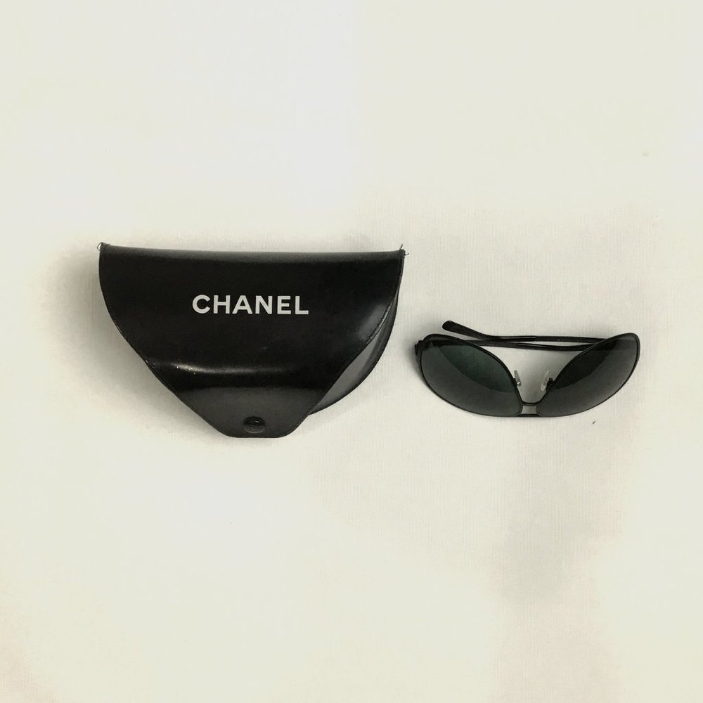 CHANEL Oversize Aviator Sunglasses - Picture 2 of 6